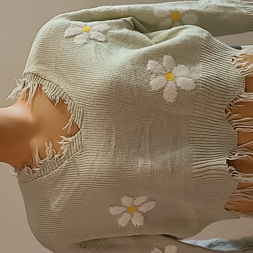 Rue 21 oversized sweater size xs mint green with daisies